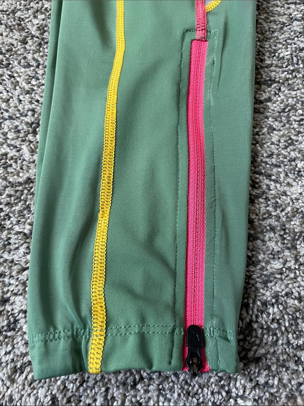 NWOT Kari Traa Green Leggings with Pink, Yellow & Blue Trim. Size Medium. - Picture 6 of 8